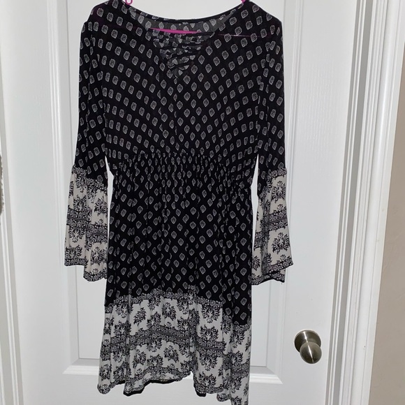 Dress - Picture 1 of 3